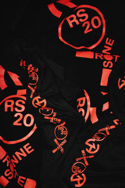 RS 20 YEARS LOGO HOODIE BLACK / RED