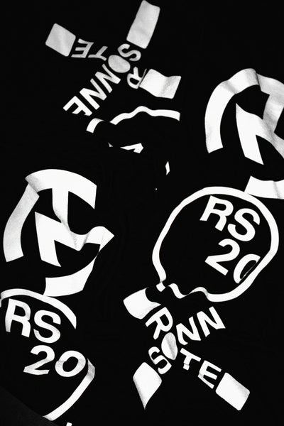 RS 20 YEARS LOGO T BLACK / WHITE